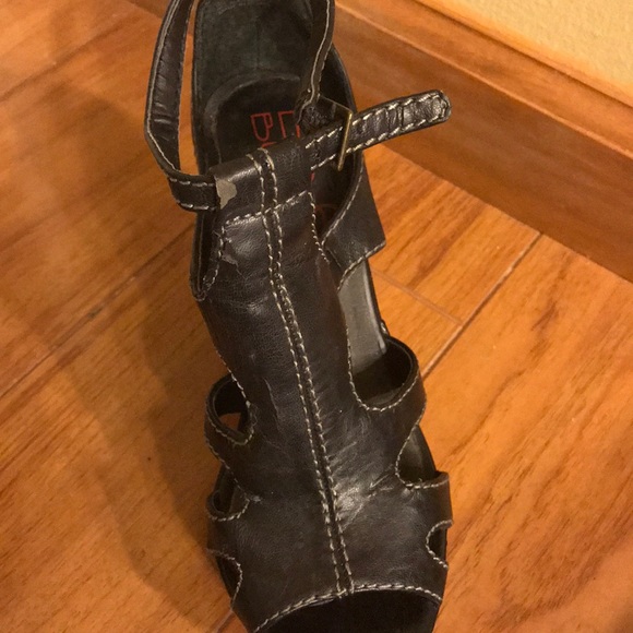 Sandals - Picture 3 of 3